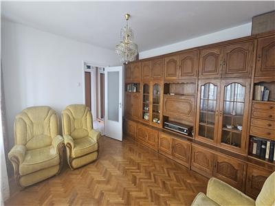 Apartament 3 camere de inchiriat, -1 minut de metrou Lujerului, bloc reabilitat