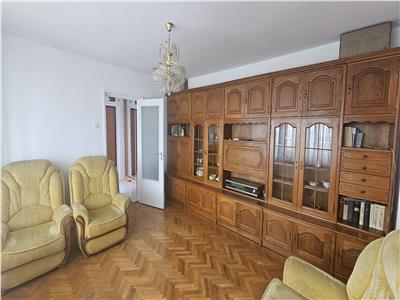 Apartament 3 camere de inchiriat, -1 minut de metrou Lujerului, bloc reabilitat