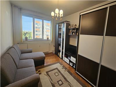 Berceni-A. Obregia, apartament 3 camere, decomantat, mobilat.