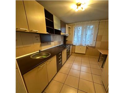 Brancoveanu-Nitu Vasile, apartament 3 camere, parțial mobilat, igienizat, liber