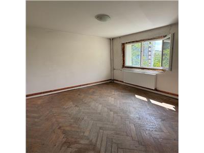 Bulevardul Basarabiei Apartament 3 camere Spatios-Luminos