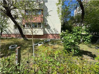 Basarabiei-2 minute de metrou, apartament 3 camere, bloc reabilitat, zona verde