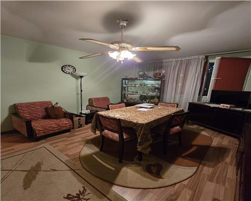 Bracoveanu-Zona Izvoare,apartament 3 camere, boxa